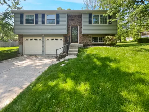 1237 W Shady Creek Dr, Greenwood, IN 46142