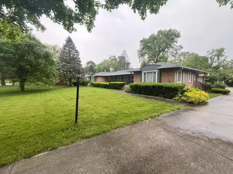 5462 Hedgerow Dr, Indianapolis, IN 46226