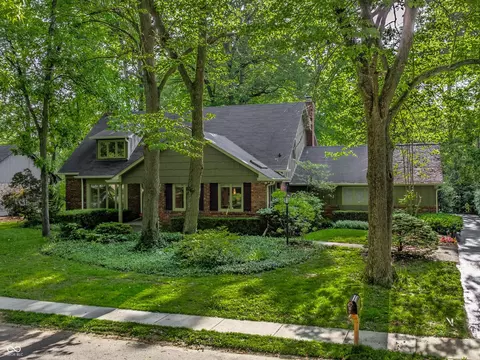 8829 Rexford Rd, Indianapolis, IN 46260