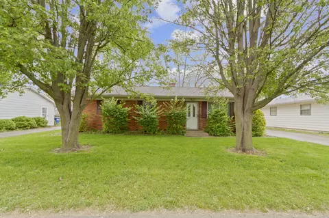 1126 Crestmoor Dr, Shelbyville, IN 46176