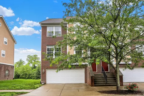 5672 Brownstone Dr, Indianapolis, IN 46220