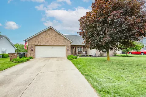 6024 E Pioneer Pl, Columbus, IN 47203