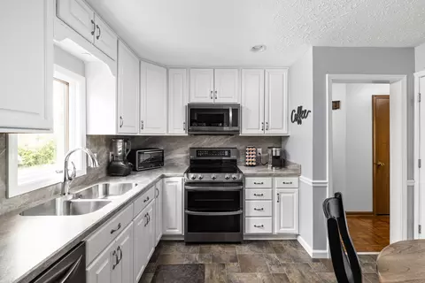 Kitchen - 607 Elm Dr, Plainfield, IN 46168 photo 1 of 4