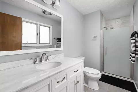 Bath - 607 Elm Dr, Plainfield, IN 46168 photo 2 of 5