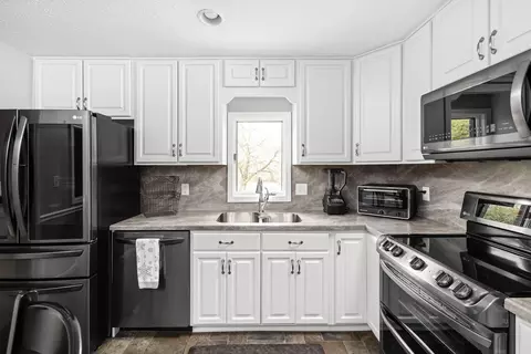 Kitchen - 607 Elm Dr, Plainfield, IN 46168 photo 2 of 4