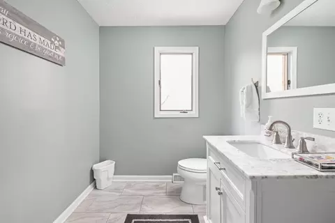 Bath - 607 Elm Dr, Plainfield, IN 46168 photo 1 of 5