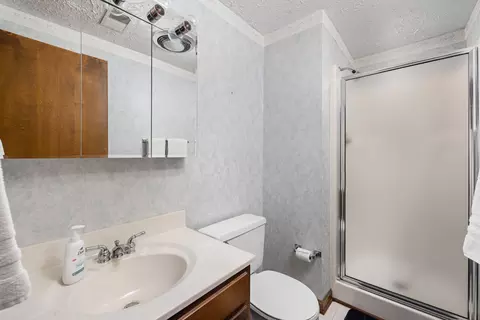 Bath - 607 Elm Dr, Plainfield, IN 46168 photo 5 of 5
