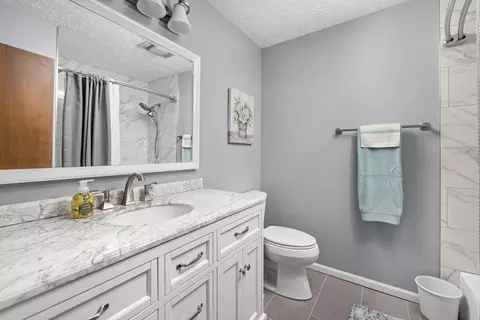 Bath - 607 Elm Dr, Plainfield, IN 46168 photo 4 of 5