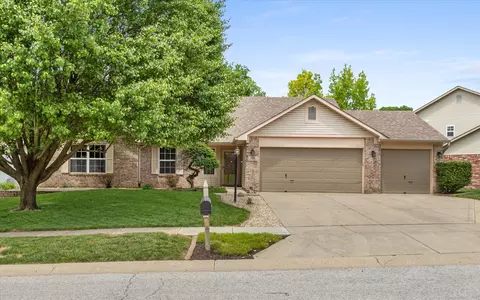 726 Danver Ln, Beech Grove, IN 46107
