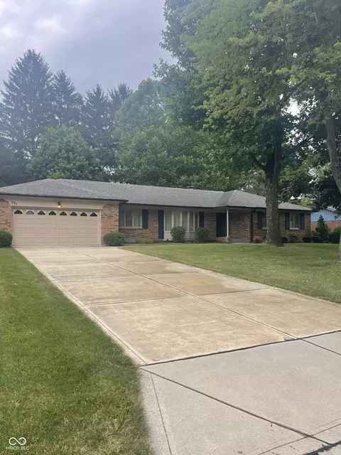 531 Lazy Ln, Greenwood, IN 46142