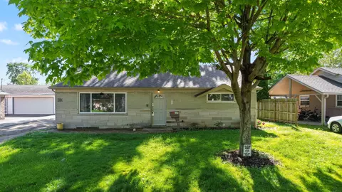 609 Gooseberry Ln, Greenwood, IN 46143