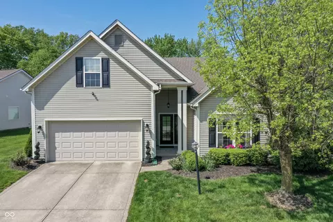 13814 Plantree Dr, Carmel, IN 46033