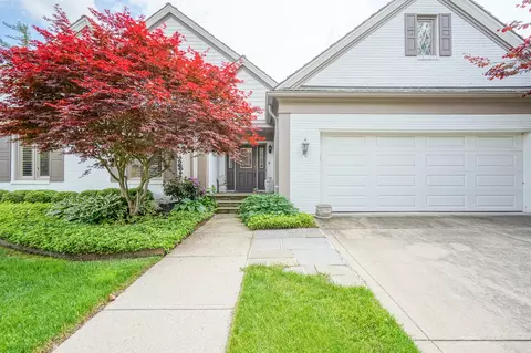 427 Sugar Tree Ln, Indianapolis, IN 46260 photo 2