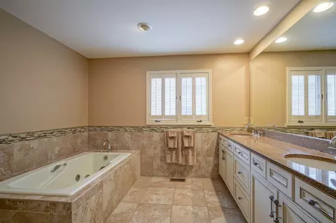 427 Sugar Tree Ln, Indianapolis, IN 46260 photo 32