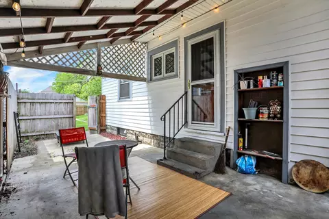 Exterior - 544 Eastern Ave, Indianapolis, IN 46201 photo 4 of 16