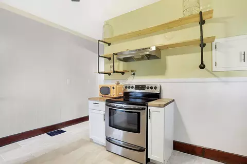 Kitchen - 544 Eastern Ave, Indianapolis, IN 46201 photo 5 of 6