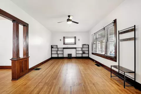 Living - 544 Eastern Ave, Indianapolis, IN 46201 photo 2 of 7