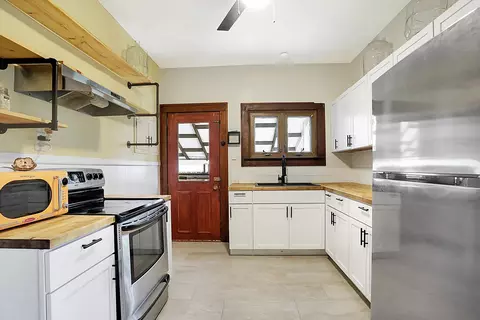 Kitchen - 544 Eastern Ave, Indianapolis, IN 46201 photo 3 of 6