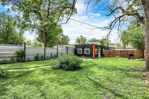 Exterior - 544 Eastern Ave, Indianapolis, IN 46201 photo 11 of 16
