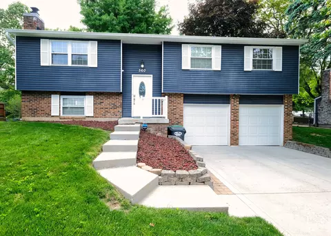 560 Meadowview Ln, Greenwood, IN 46142