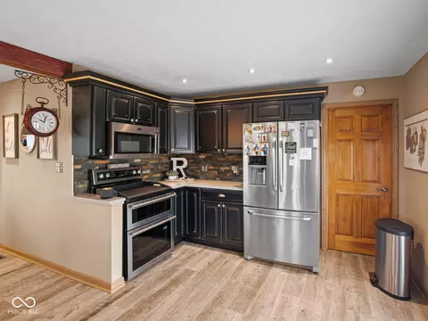 Kitchen - 7247 E Michigan Rd, Waldron, IN 46182 photo 2 of 5