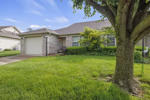 2078 Pelican Dr, Franklin, IN 46131
