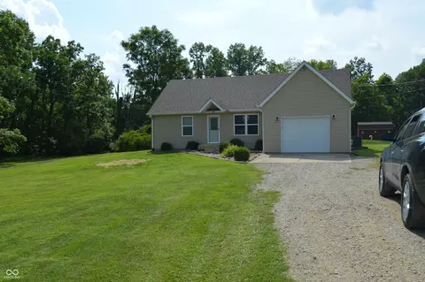 7356 Robertson Rd, Nashville, IN 47448