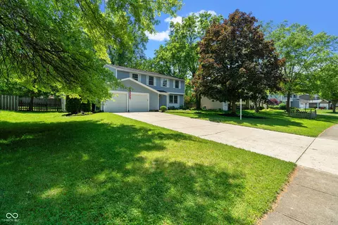 747 Sunblest Blvd, Fishers, IN 46038