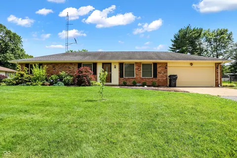 5557 E Homestead Dr, Columbus, IN 47201