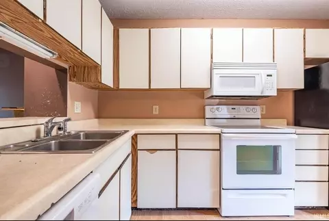 555 E Graham Pl, Bloomington, IN 47401 photo 4