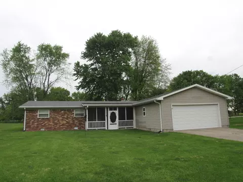708 E Main St, Waveland, IN 47989