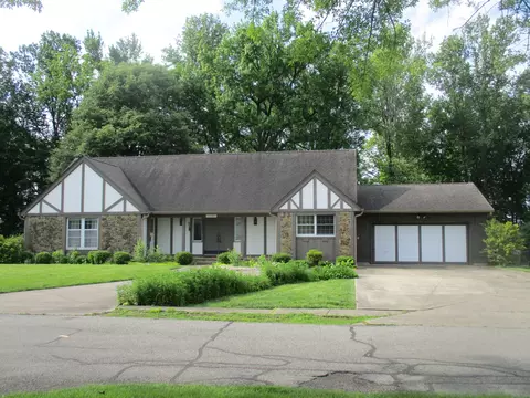 3905 Saddle Dr, Columbus, IN 47203
