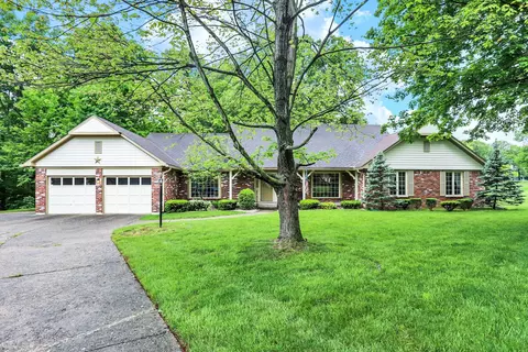 210 Royal Oak Ct, Zionsville, IN 46077