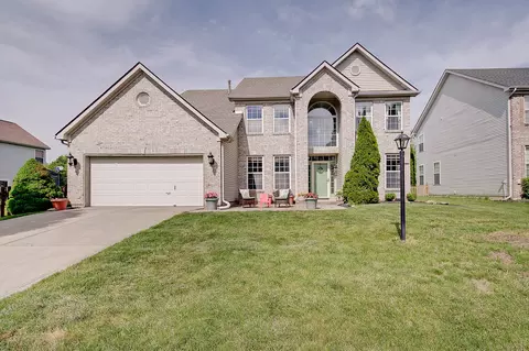 8371 Bent Oak Dr, Indianapolis, IN 46236