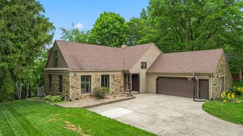 4346 W Hunters Ridge Ln, Greenwood, IN 46143