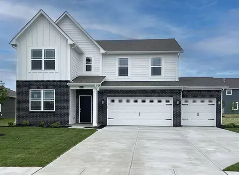 5861 Sleighbell Dr, Greenwood, IN 46143
