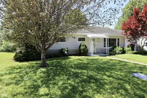 1303 Kent Dr, Crawfordsville, IN 47933