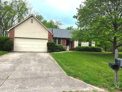 7825 Geist Bluff Dr, Indianapolis, IN 46236