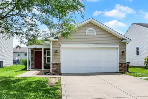2033 Creekstone Dr, Columbus, IN 47201