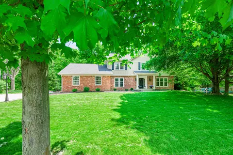 205 Spring Dr, Zionsville, IN 46077
