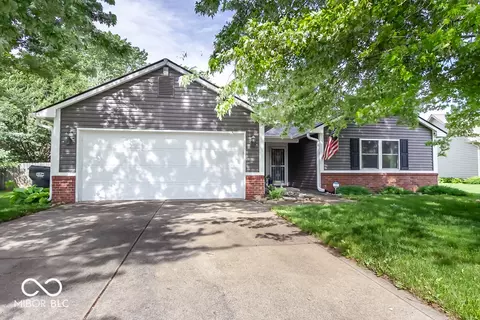 635 Saraina Ln, Whiteland, IN 46184
