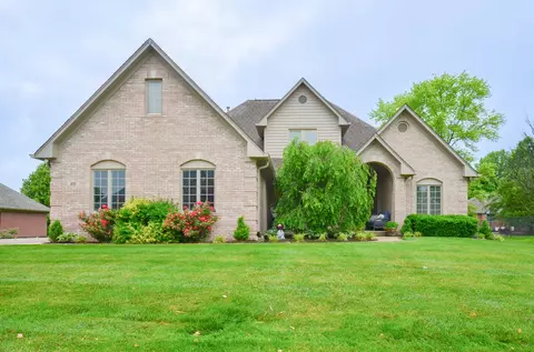 1032 Mt Vernon Dr, Greenwood, IN 46142