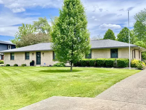 725 Sunset Ln, Fortville, IN 46040