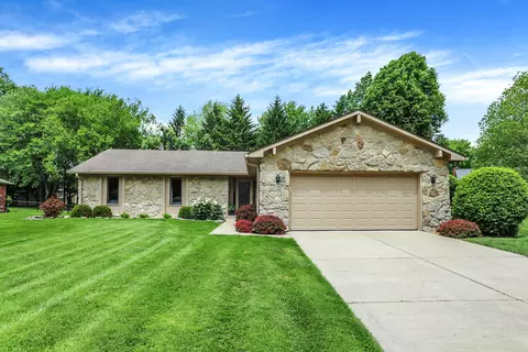 3944 Villas Dr, Greenwood, IN 46142