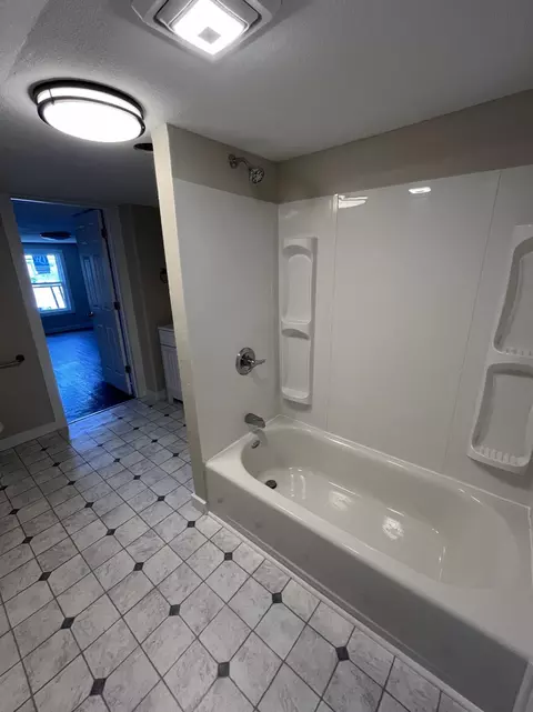 Bath - 228 E 29th St, Anderson, IN 46016 photo 2 of 7