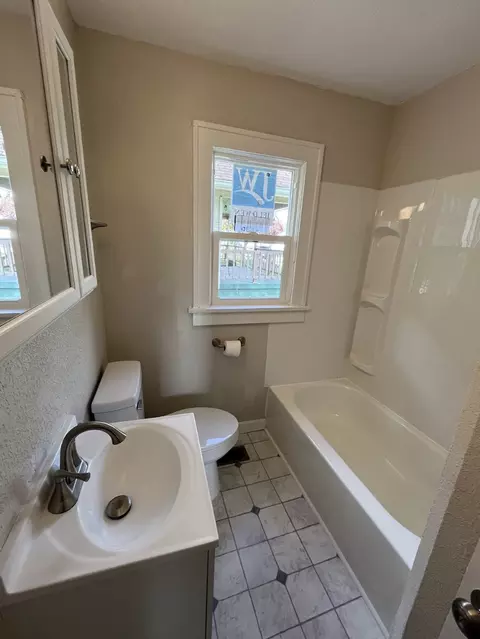 Bath - 228 E 29th St, Anderson, IN 46016 photo 6 of 7