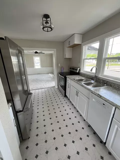 Kitchen - 228 E 29th St, Anderson, IN 46016 photo 5 of 6