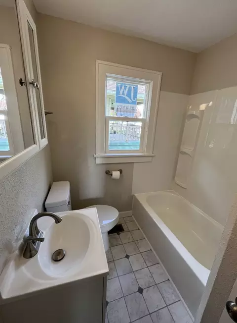 Bath - 228 E 29th St, Anderson, IN 46016 photo 1 of 7