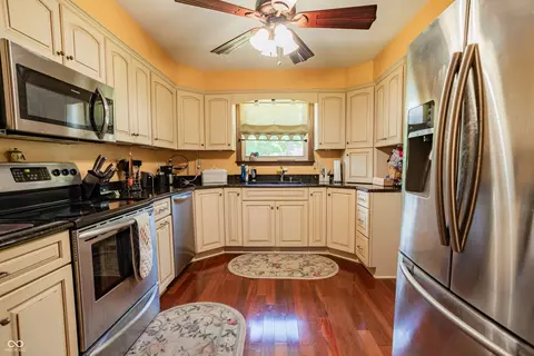 Kitchen - 9034 W Robin Rd, Middletown, IN 47356 photo 2 of 3