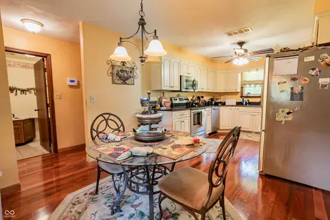Dining - 9034 W Robin Rd, Middletown, IN 47356 photo 6 of 7